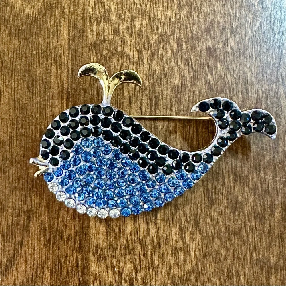 NWOT - Sparkling Blue Rhinestone Whale Brooch - Picture 5 of 9